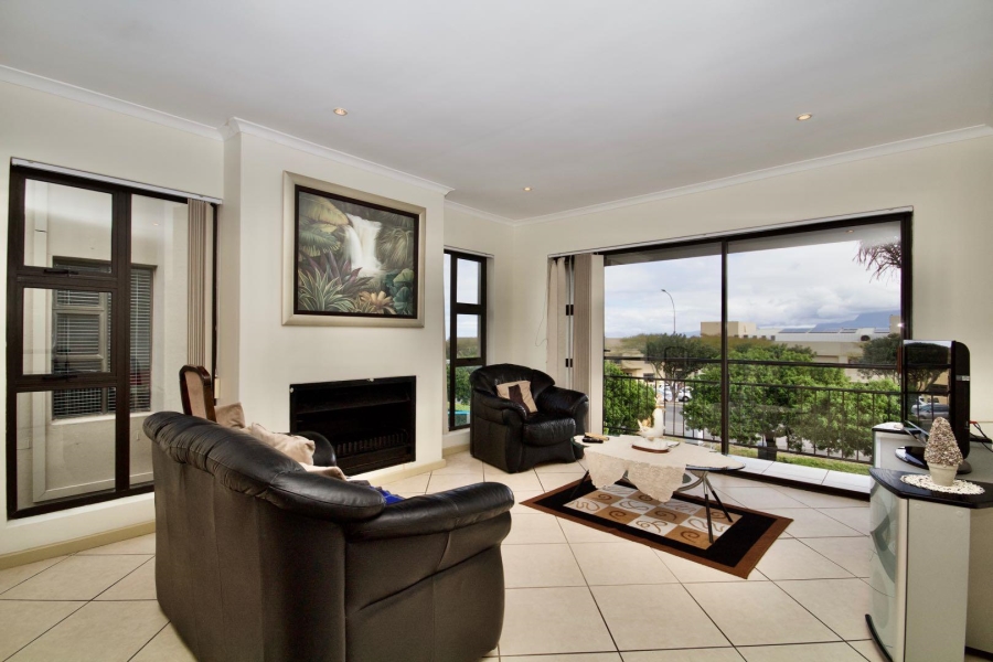 4 Bedroom Property for Sale in Plattekloof Western Cape